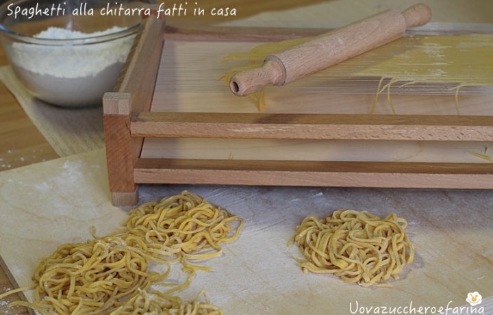 Foto Stock Spaghetti alla chitarra, pasta fresca fatta a mano